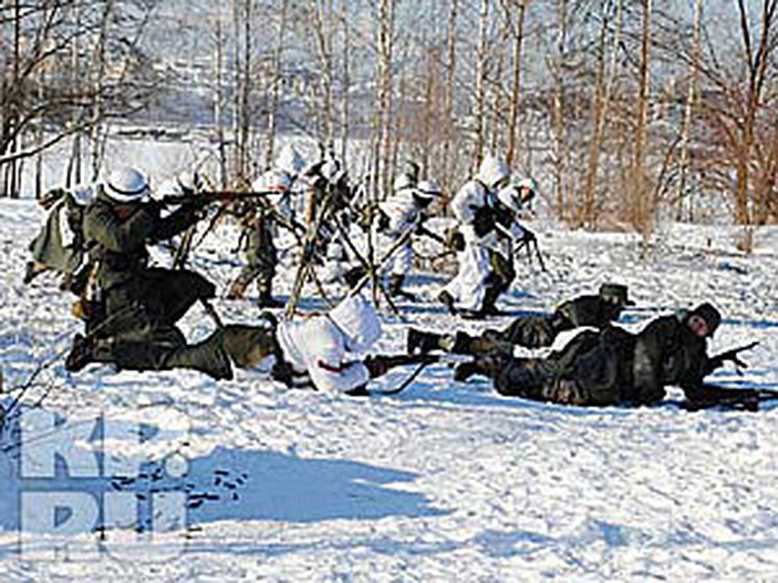 В "бой" актеры шли в обмундирование и с оружием времен Великой Отечественной.