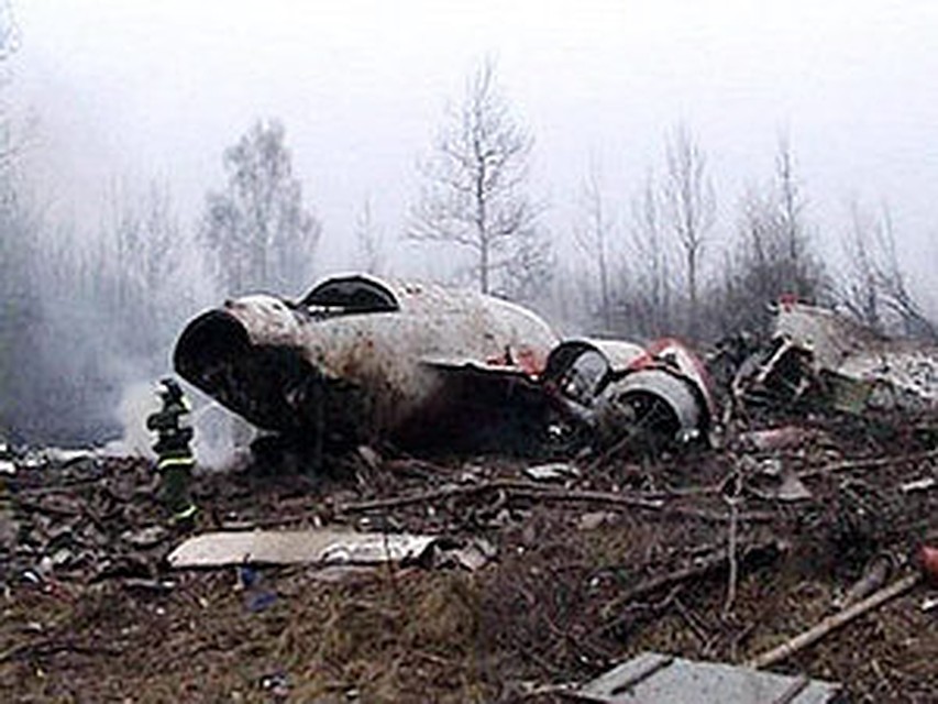 Вчера ТУ-154 президента Польши разбился под Смоленском. Погибли 97 человек, находившиеся на борту.