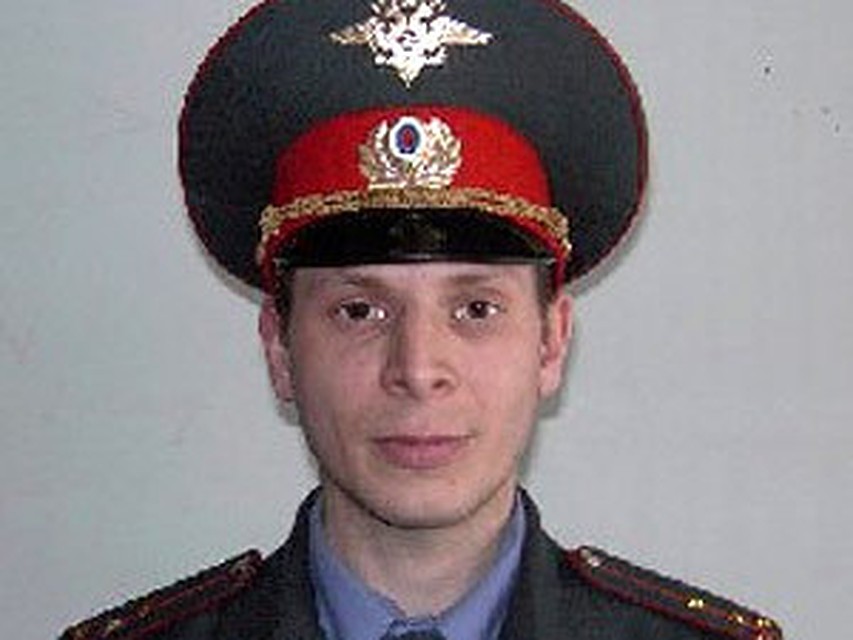 Эдуард Хасанов вынес из огня человека.