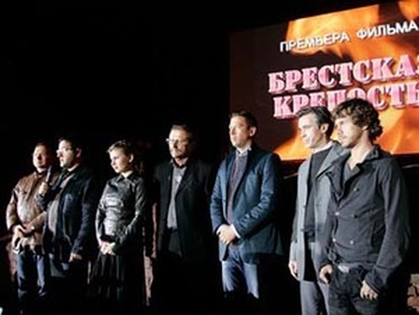 Съемочная группа фильма "Брестская крепость" на премьере.
