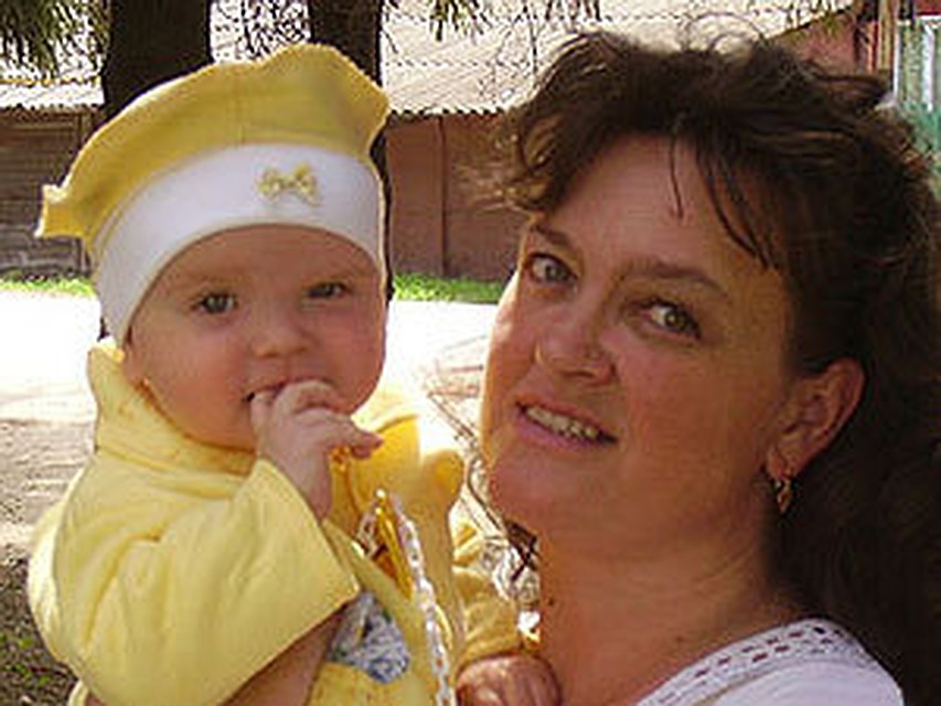 Светлана Симонова и ее маленькую дочь спасли случайные прохожие.
