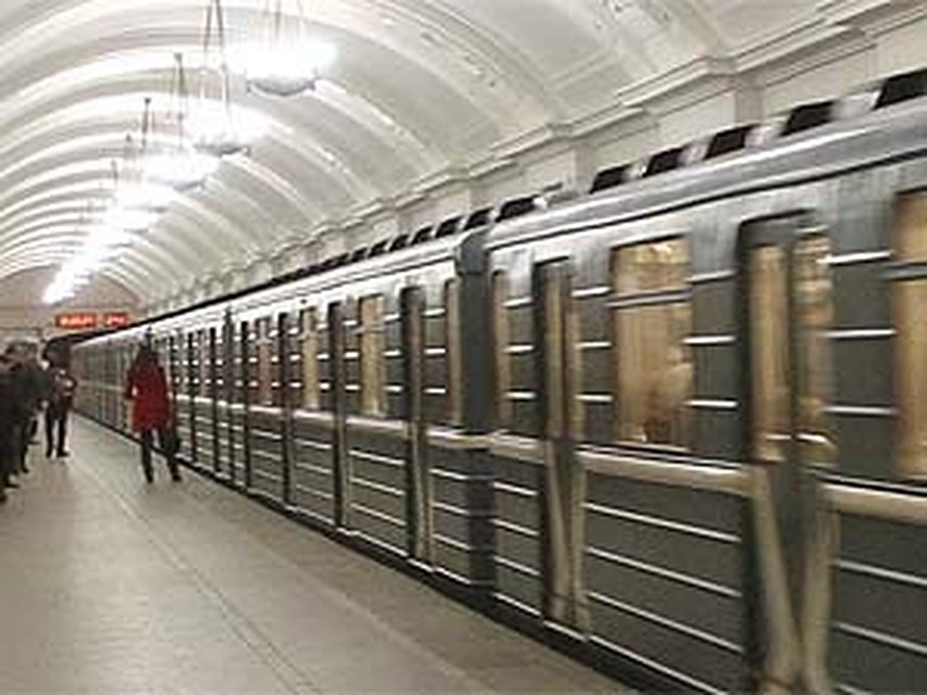21-летний студент бросился под подъезд в столичной подземке