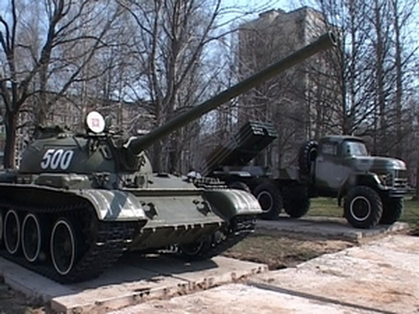 Музей боевой славы активно собирает коллекцию военной техники.