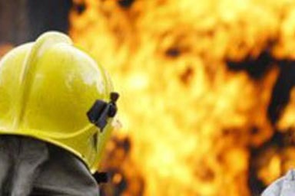 Водитель едва не сгорел, обогреваясь газовой плиткой