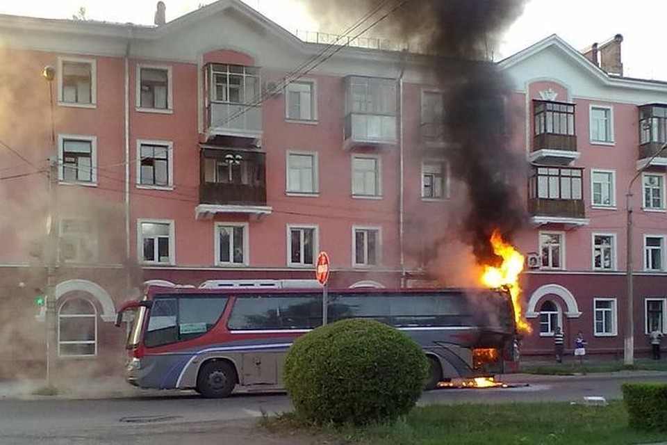 Автобус вспыхнул в центре Барнаула.