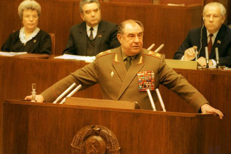 В последние дни СССР маршалу Язову часто приходилось оправдываться. За то, чего Вооруженные силы не совершали.