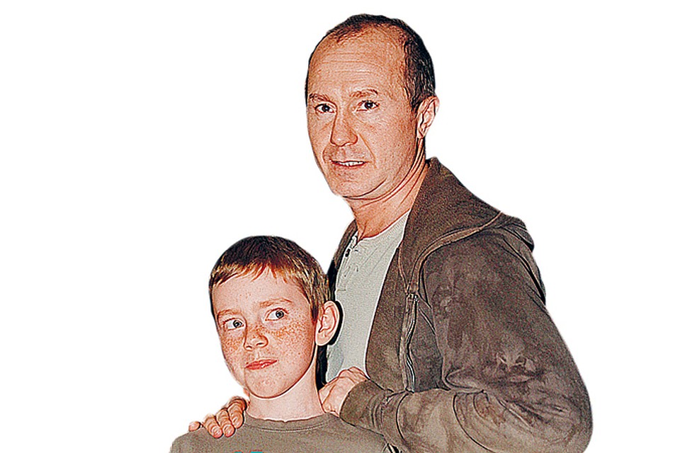 Актер с одним из сыновей.