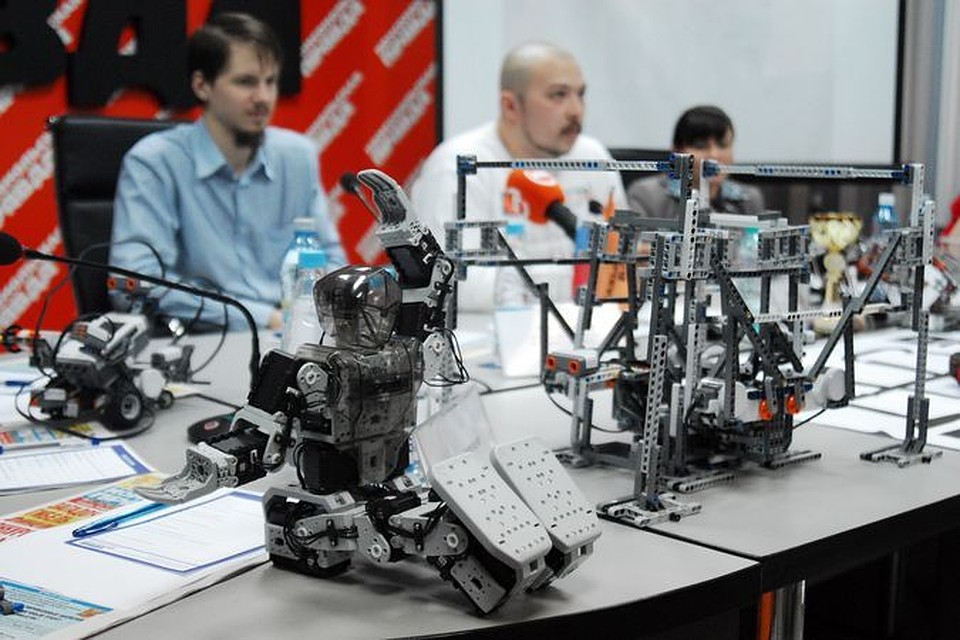 Робототехнику будут внедрять в школы.