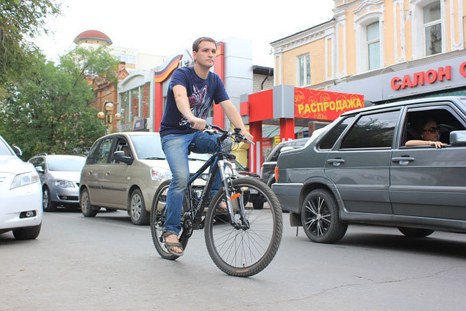 Велосипедистам пока что не очень удобно на дорогах Саратова