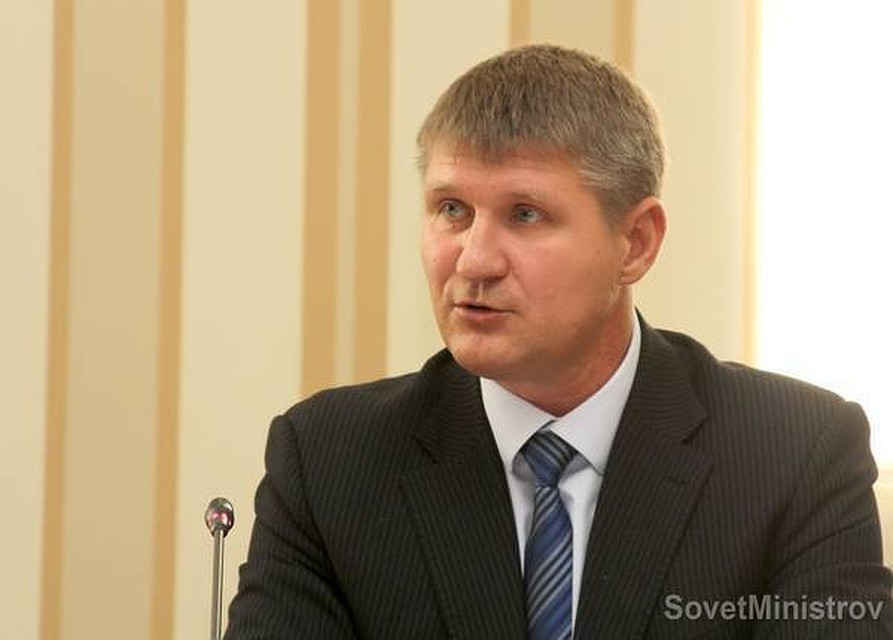 По словам вице-премьера, на территорию полуострова ежедневно приезжают от 200 до 350 человек.