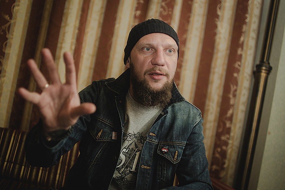 Участник группы «25/17» Андрей Бледный рассказал «Комсомолке», как превратить музыкальный альбом в фильм, в котором играют знаменитости, и объяснил, почему отказался говорить с «Первым каналом» о войне