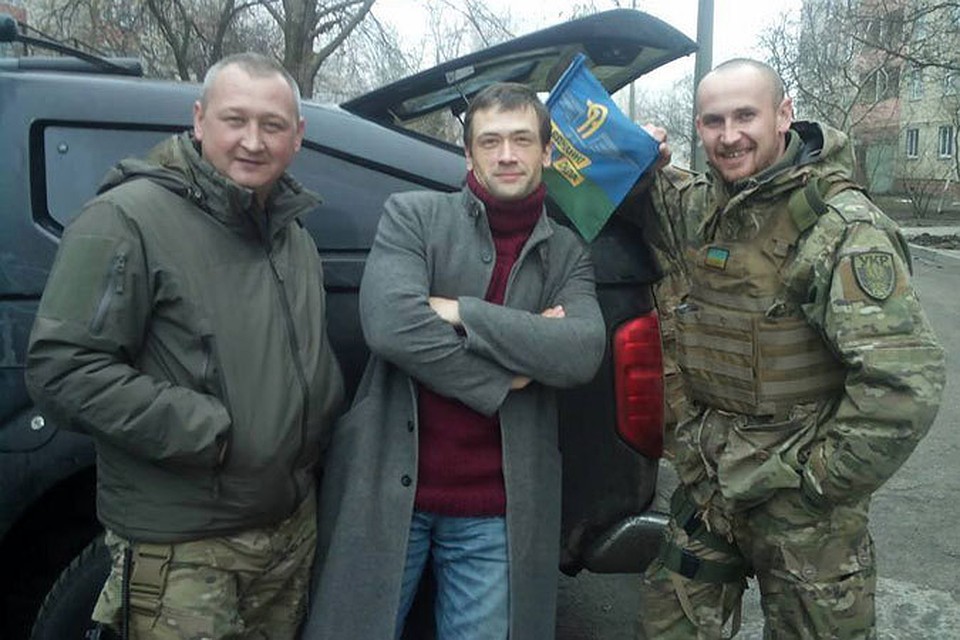 Буквально на днях звезда российских и украинских сериалов лично посетил военных на родине его родителей