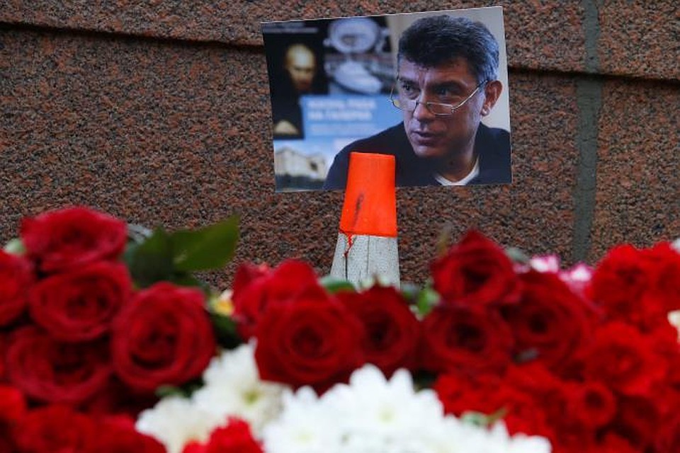 Немцов был убит в центре Москвы 27 февраля около полуночи: четыре пули попали ему в спину