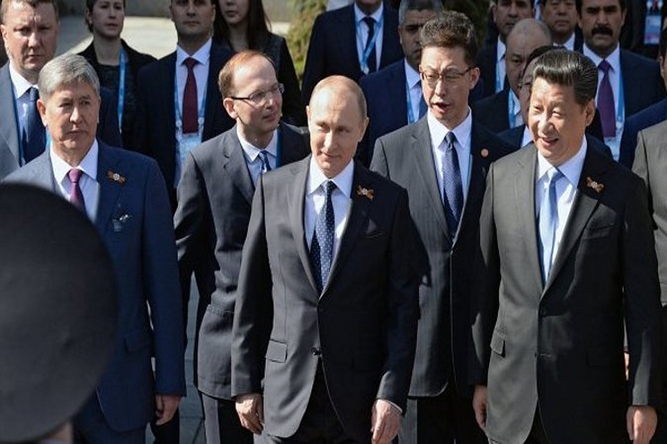 Путин объявил минуту молчания