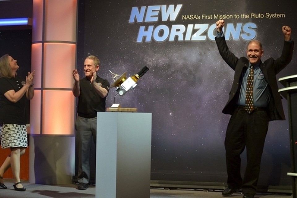 Во вторник межпланетный космический аппарат New Horizosn подошел на минимальное расстояние к Плутону