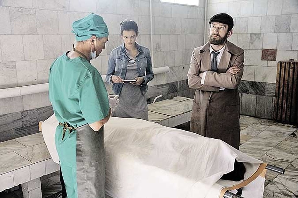 Родион Меглин (Константин Хабенский) и его помощница Есения (Паулина Андреева) с легкостью вычисляют маньяков.