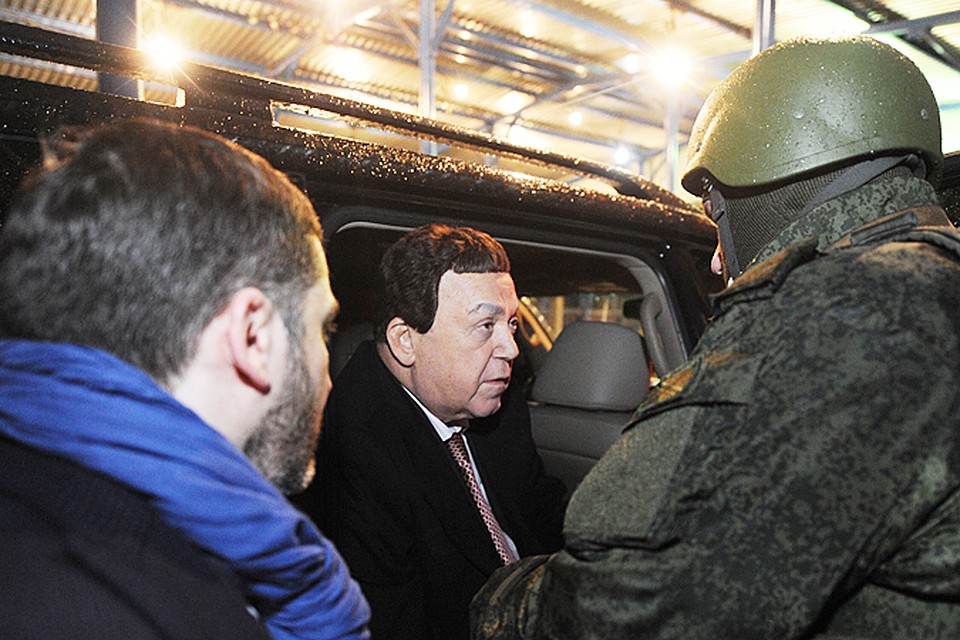 Это уже пятая поездка народного артиста СССР, депутата Госдумы Иосифа Кобзона в ДНР