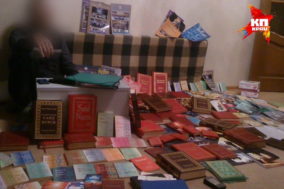 Во время обыска были изъяты более 400 книг, изданных и распространяемых с территории Турции, некоторые из которых включены решением суда в федеральный список экстремистских материалов.