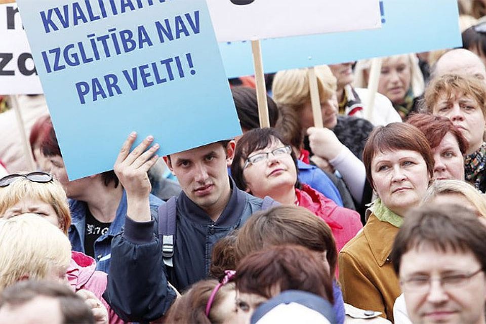 Сегодня латвийский школьный учитель высказывается с оглядкой и тщательно выбирая слова. Фото: с сайта lsm.lv