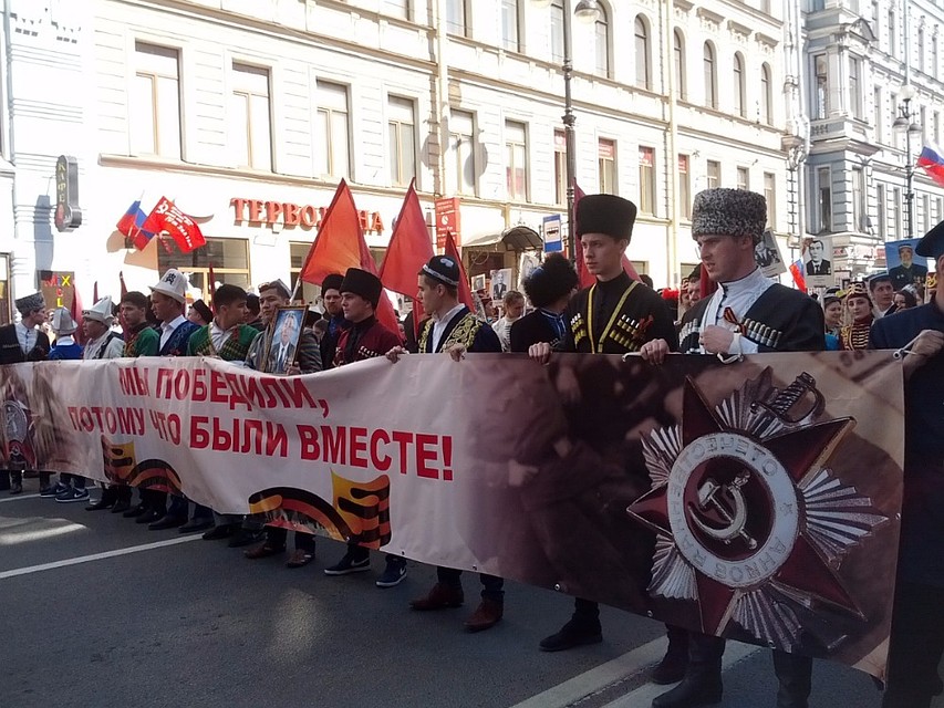 Победить фашистов помогло братство всех народов бывшего СССР.