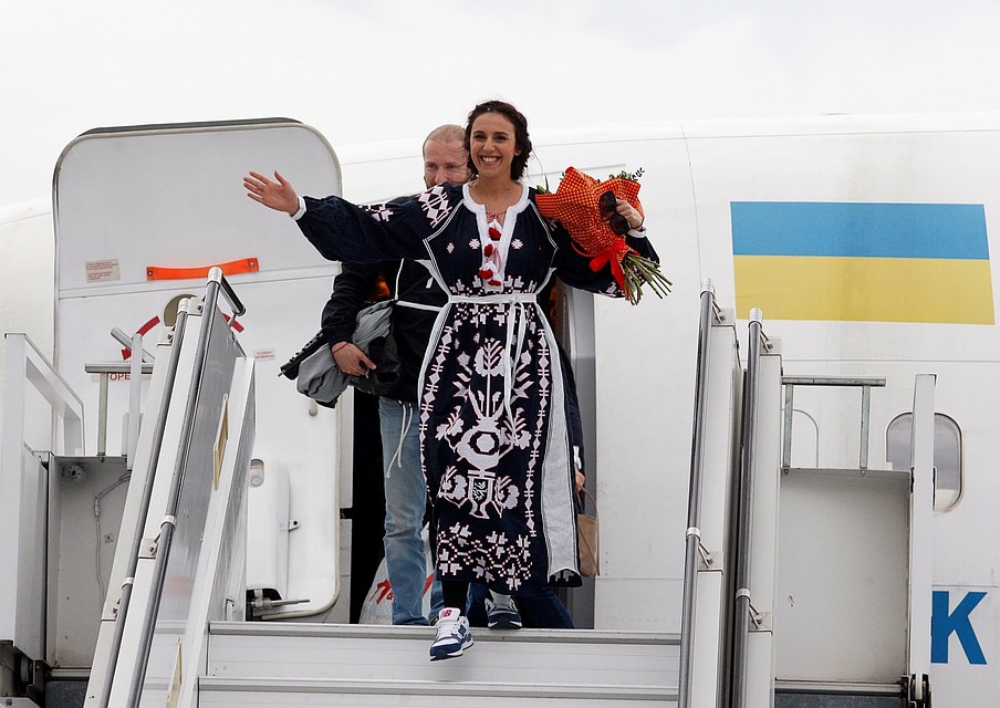 Украинская певица Джамала заявила о том, что Россия должна принять участие в следующем конкурсе «Евровидение», который может состояться в ее стране.