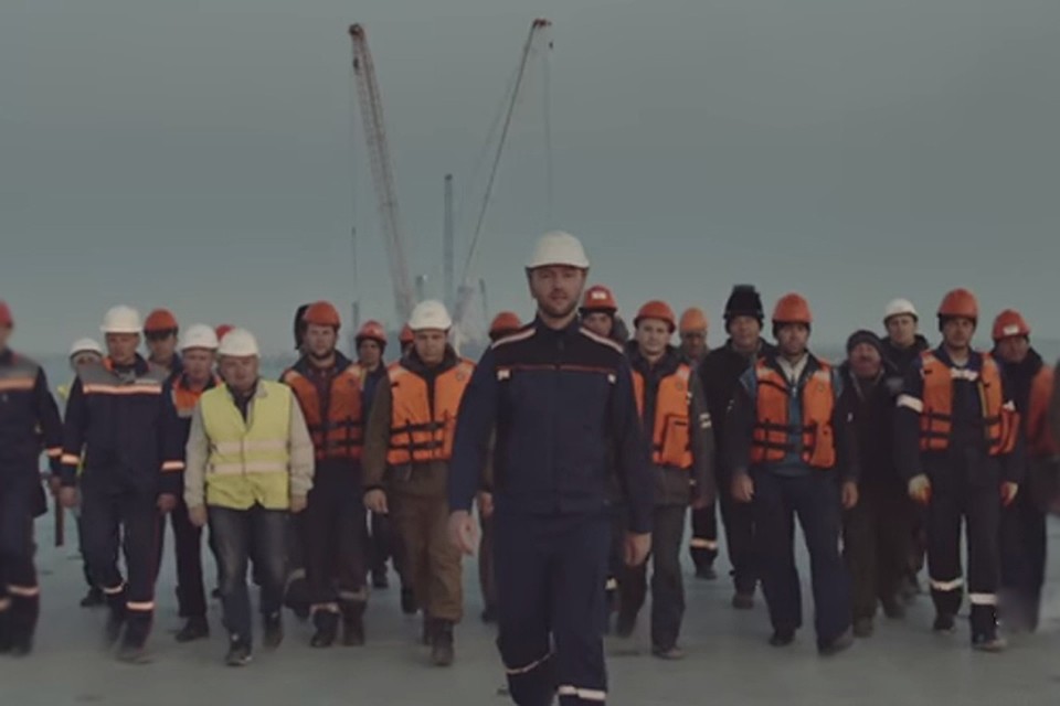 Сейчас на всех площадках занято более 2 500 человек.