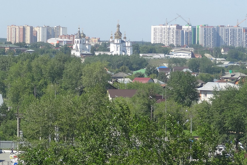 В створе улиц Гастелло и Баумана в Тюмени строится часовня в честь Покрова Пресвятой Богородицы. В будущем здесь планируется возвести большой храм, но пока не известно, когда начнется его строительство.