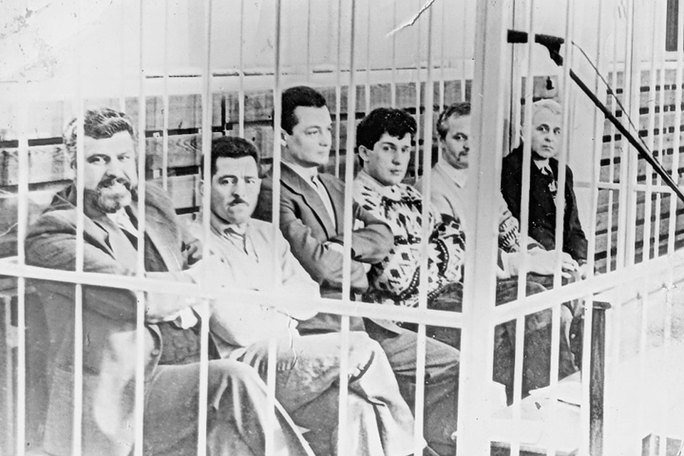 Валерия Иванова (первый слева) лишили свободы на три года за то, что он возглавлял общественную литовско-русско-польскую организацию «Венибе-Единство-Едность».