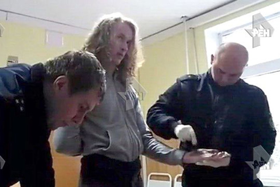 На сайте РЕН ТВ появилось фото подростка, который напал на ТЦ «Европа»
