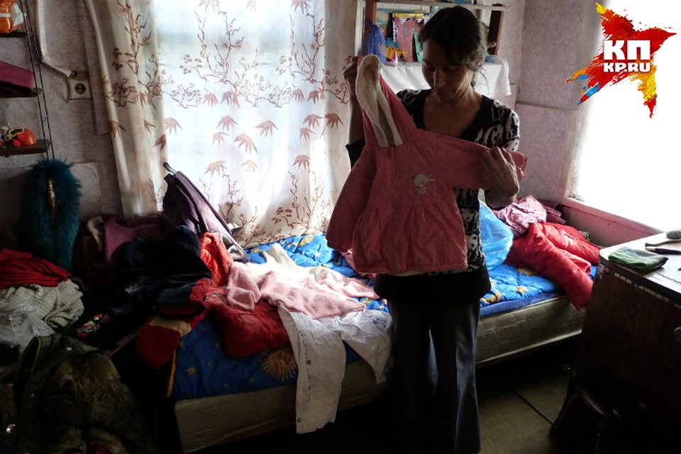 Сейчас в качестве напомнинания о детях Зухре остались только их вещи.
