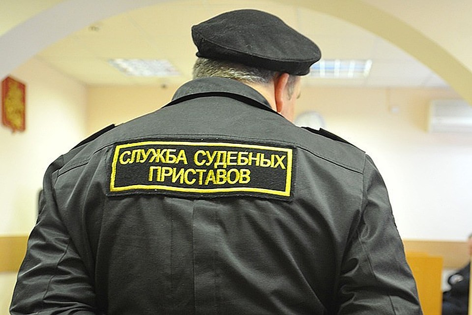 Каждый месяц мужчине придется отдавать ползарплаты