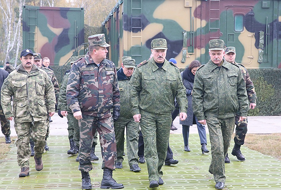 Лукашенко: офицер Вооруженных сил не должен быть вундеркиндом. Фото: пресс-служба президента Беларуси.