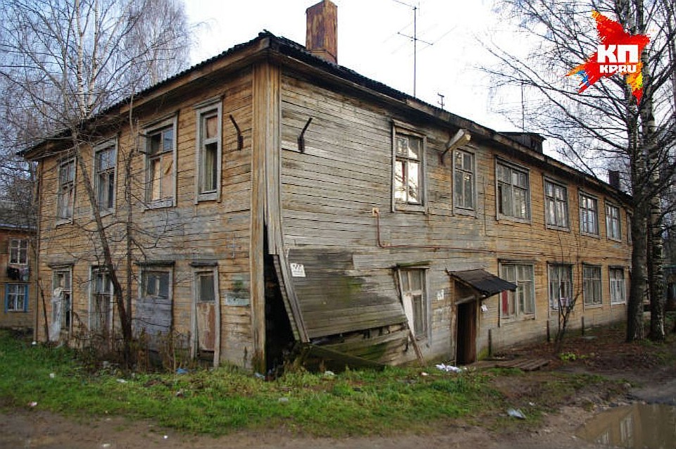 В Коми таких вот домов, признанными аварийными, очень много. Успеют ли власти завершить эту программу переселения и когда приступят к новой?