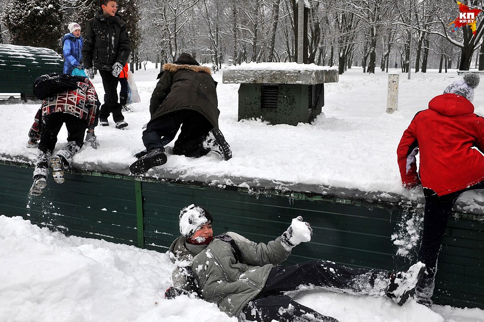 Детям снежная зима только в радость.