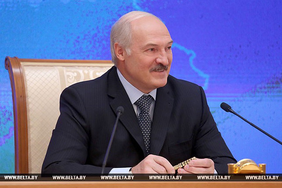 Александр Лукашенко рассказал, как подписывает документы. ФОТО: БелТА