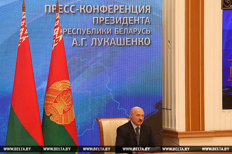 Лукашенко: Смотрю на "Черный квадрат" и думаю: "Может, и я бы за ночь такое нарисовал". ФОТО: БелТА