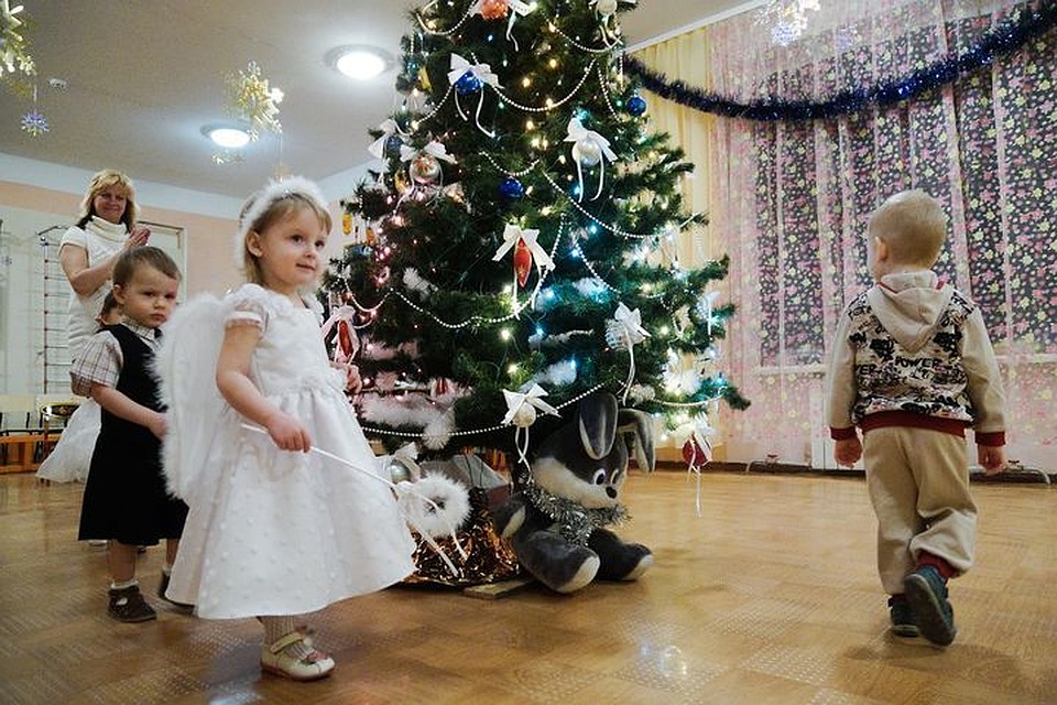 В прошлом году на этом конкурсе победила елка из резиновых перчаток