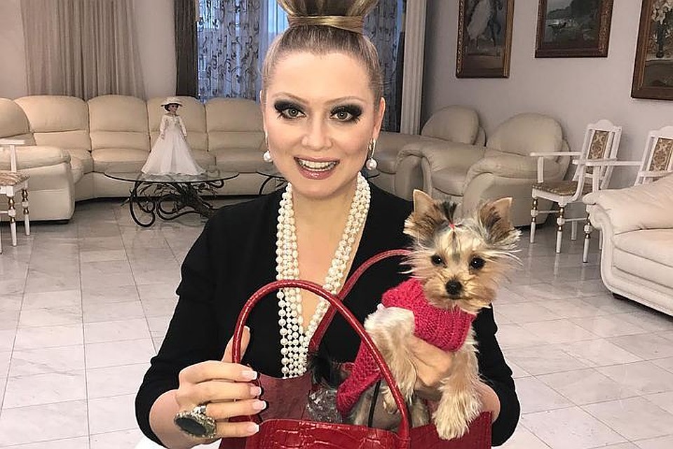 Лена Ленина со своей любимицей, йорком Леопольдой. Фото: инстаграм @lenaleninaofficial
