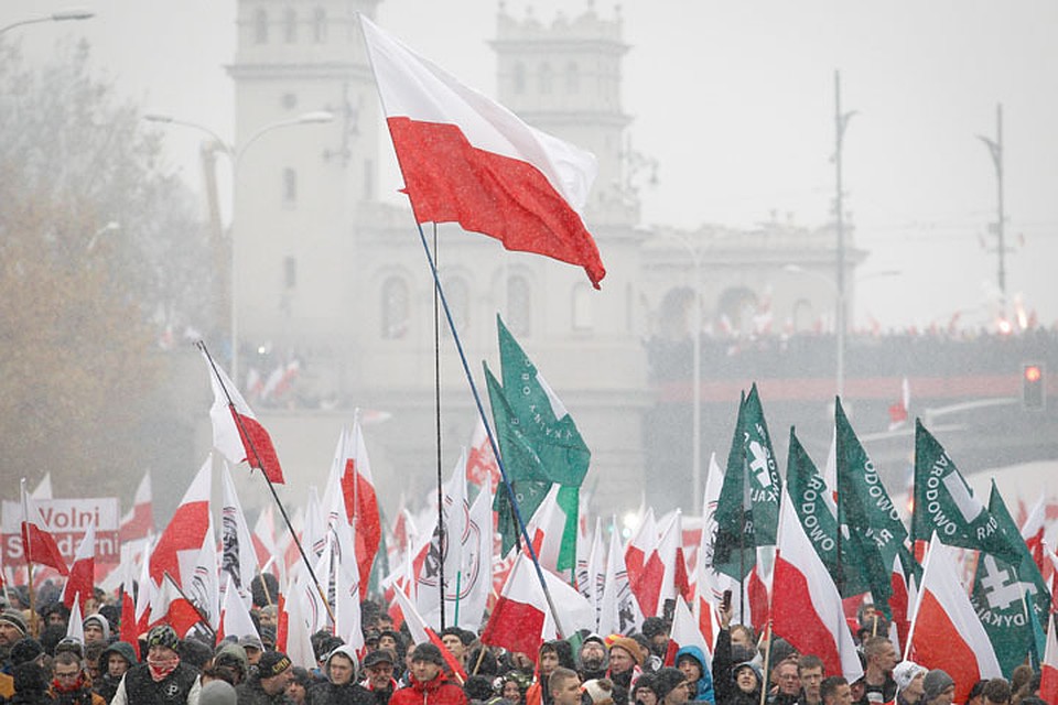 Накануне в Варшаве на митинг, приуроченный ко Дню независимости Польши, пришли 100 тысяч человек