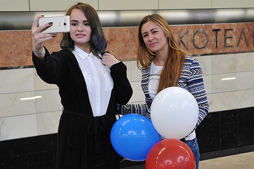 Программа должна будет предупредить любителя селфи об опасности. Едет ли рядом поезд, сойдет ли лавина, может ли человек сорваться и упасть– обо всем этом приложение предупредит