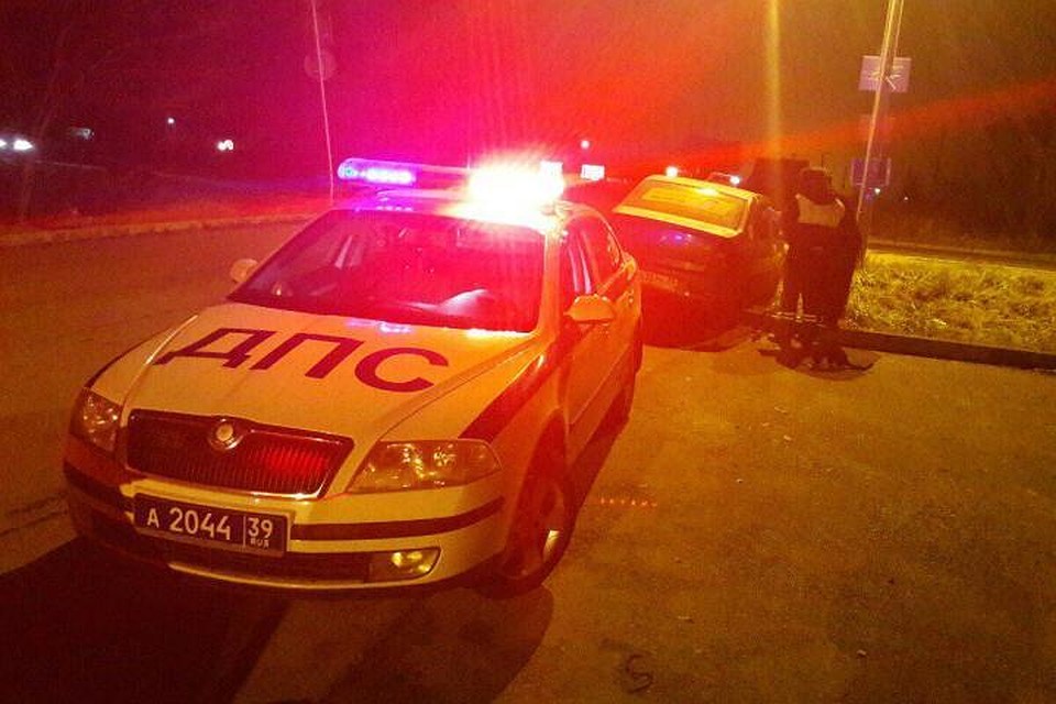 Опасно маневрировавшую иномарку автоинспекторы перехватили на улице Коммунистической.