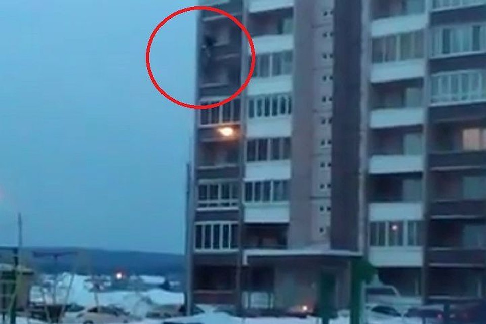 Мужчину госпитализировали в больницу. Фото: кадр с видео, записанного Юлией Лобавновой