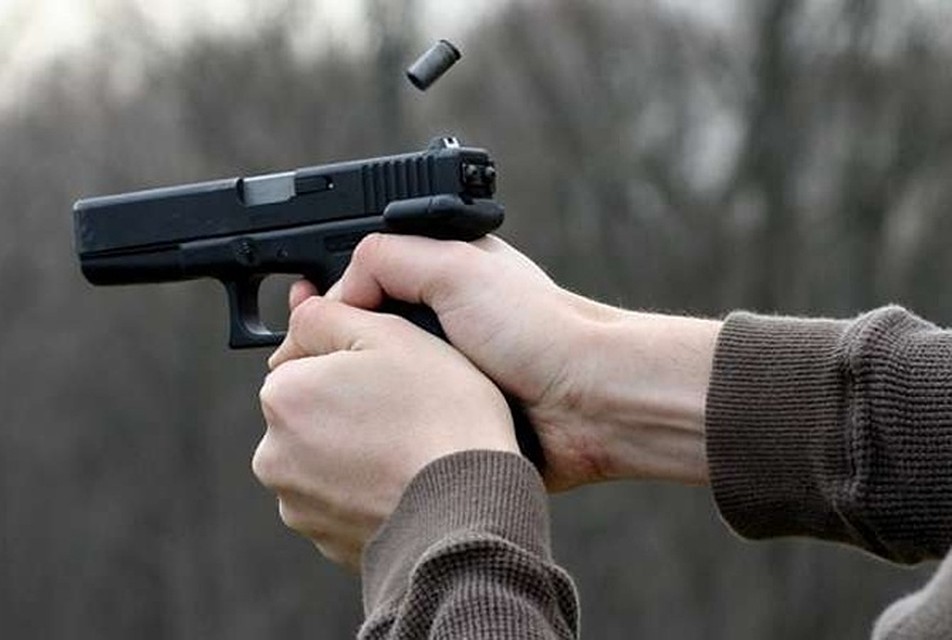 Начальник АЗС стрелял в направлении трех мужчин