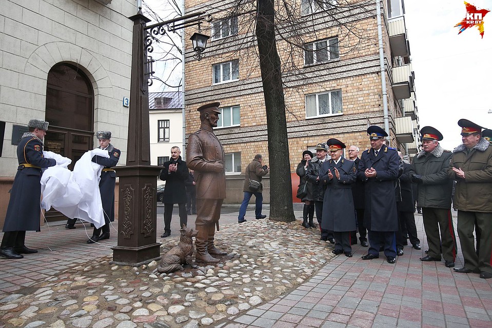 Скульптура в честь 100-летия белорусской милиции