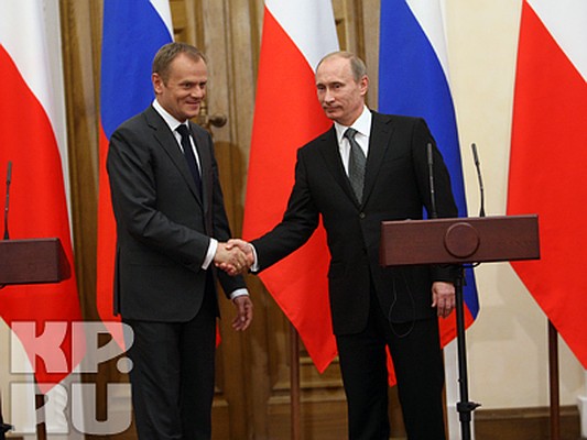 На пресс-конференции в Смоленске Владимир Путин и Дональд Туск согласились в том, что 7 апреля 2010 г. стал переломным днем в трактовке "катынского дела".