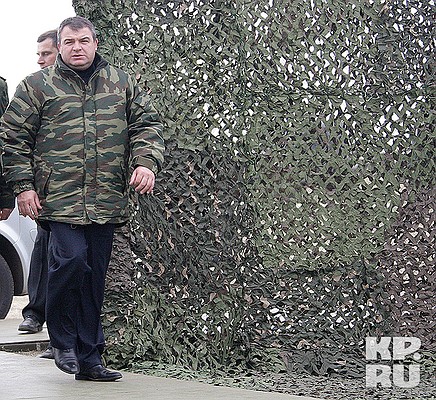 Анатолий Сердюков на оперативно-стратегических учениях "Центр-2008" в Оренбургской области.