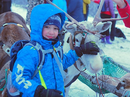 11 января на сопке «Солнечная горка» собралось более тысячи. К сожалению, плотные облака помешали увидеть солнечные лучи, но это нисколько не испортило настроение участников акции «Первый рассвет».