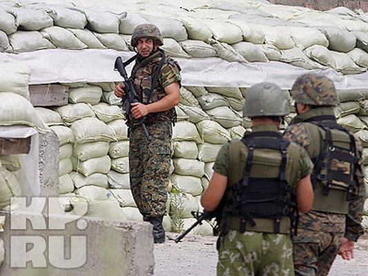 Грузинские солдаты на боевых позициях в деревне Ergneti. Фото: АП