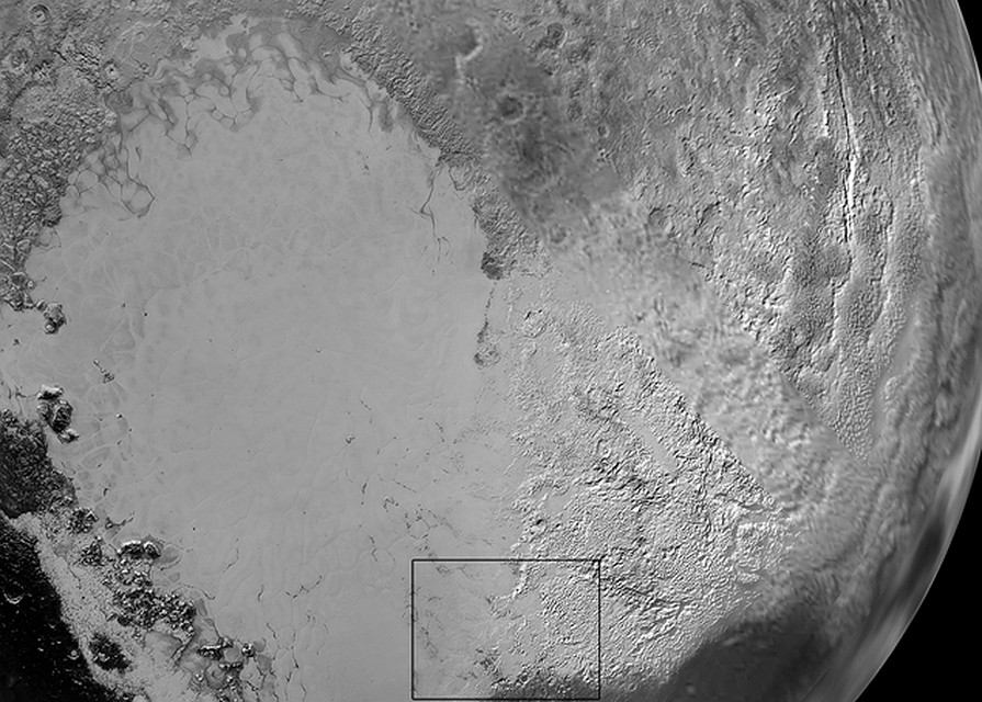 Сердце с близкого расстояния. В прямоугольнике - Sputnik Planum (Плато Спутник).