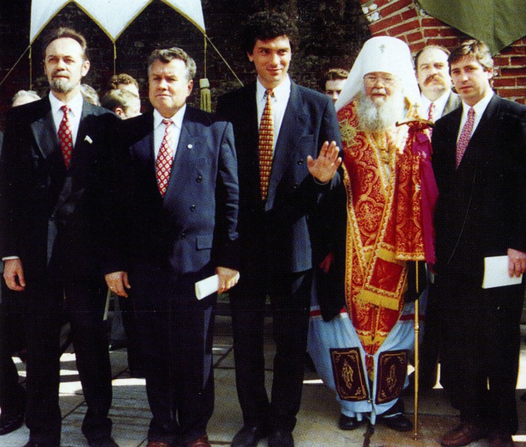 1996 год. Слева направо: полпред Президента Евгений Крестьянинов, мэр Иван Скляров, губернатор Борис Немцов, митрополит Николай, председатель Гордумы Иван Карнилин.